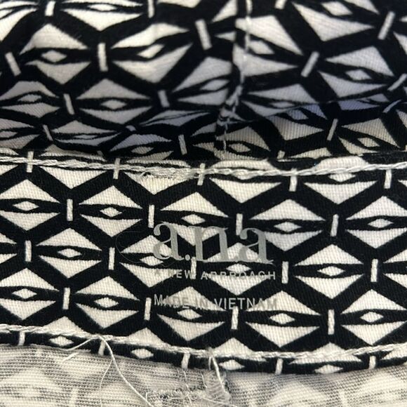 ana black white geometric pattern twill shorts Size 18 New - Picture 8 of 11
